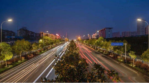 路灯间距大概是多少米？
